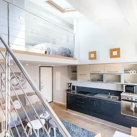 Vieil / Centre Avec Balcon. L'appt Ideal! 아파트