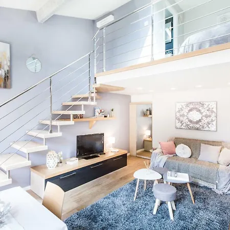 아파트 Vieil / Centre Avec Balcon. L'appt Ideal! *